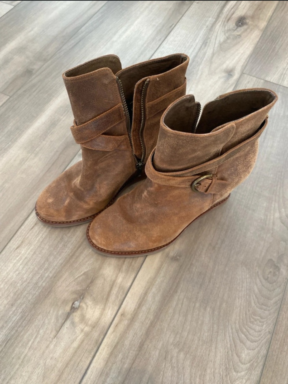 Johnston and Murphy Women's Suede Wedge Ankle Boots in Brown. Size 7